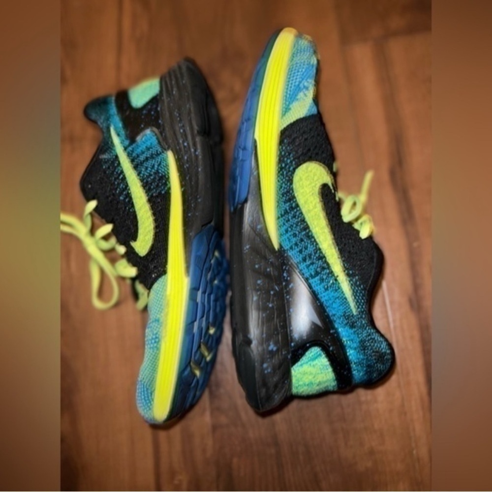 Nike women’s Vibrant Blue and Neon Yellow Sneakers​ - Size 8.5 women’s - Picture 5 of 7